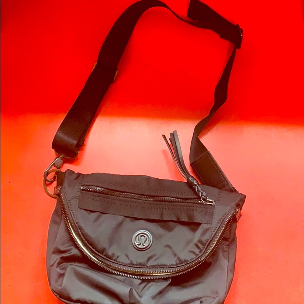 Lululemon festival bag black